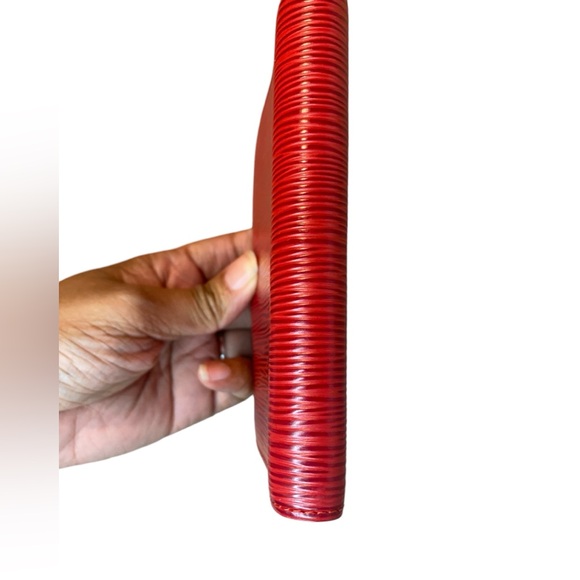 Authentic Louis Vuitton Red Epi Leather Small Agenda/Passport Holder - Picture 4 of 10